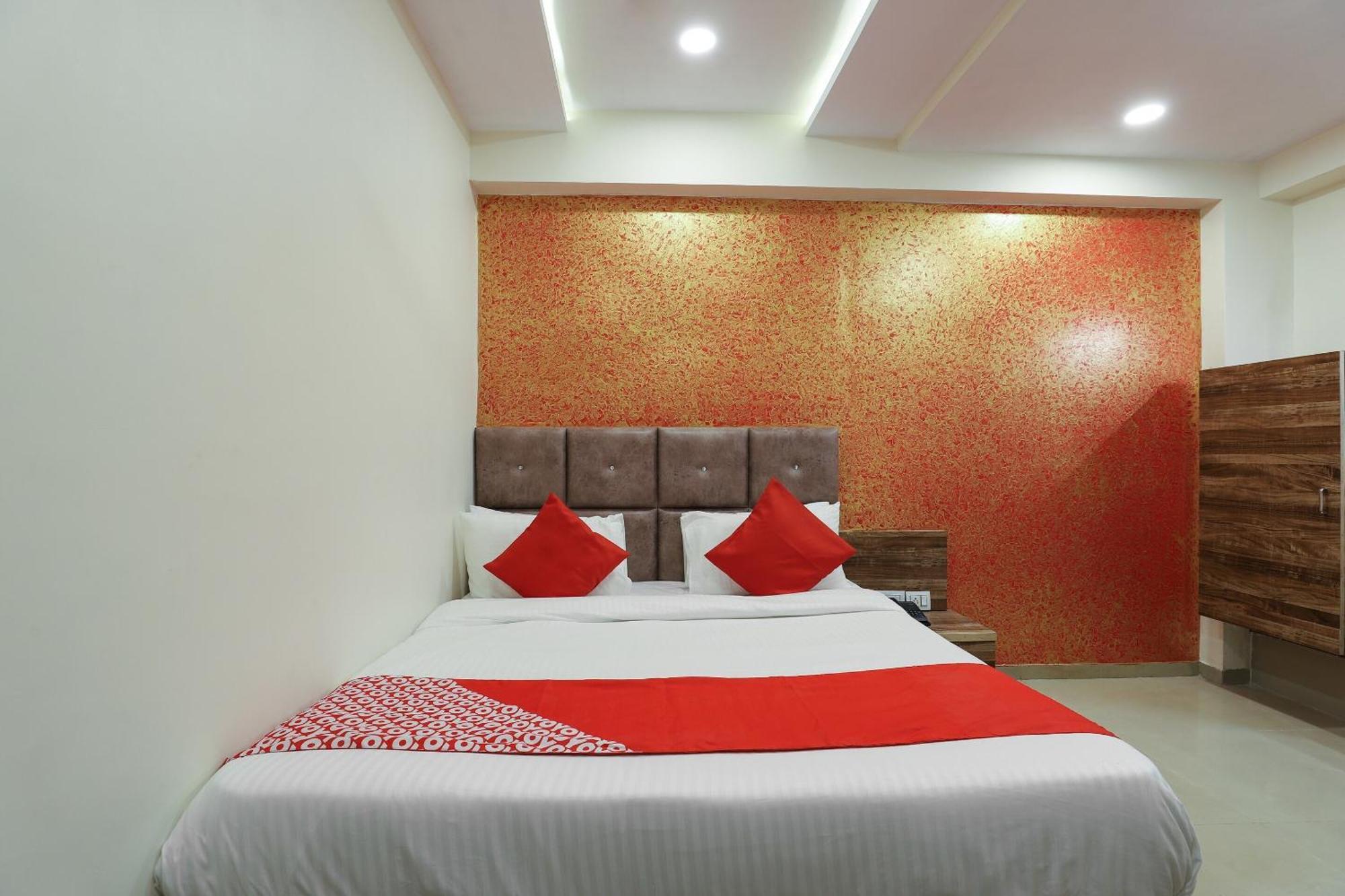 Hotel O Dream Stay Sarkhej Экстерьер фото