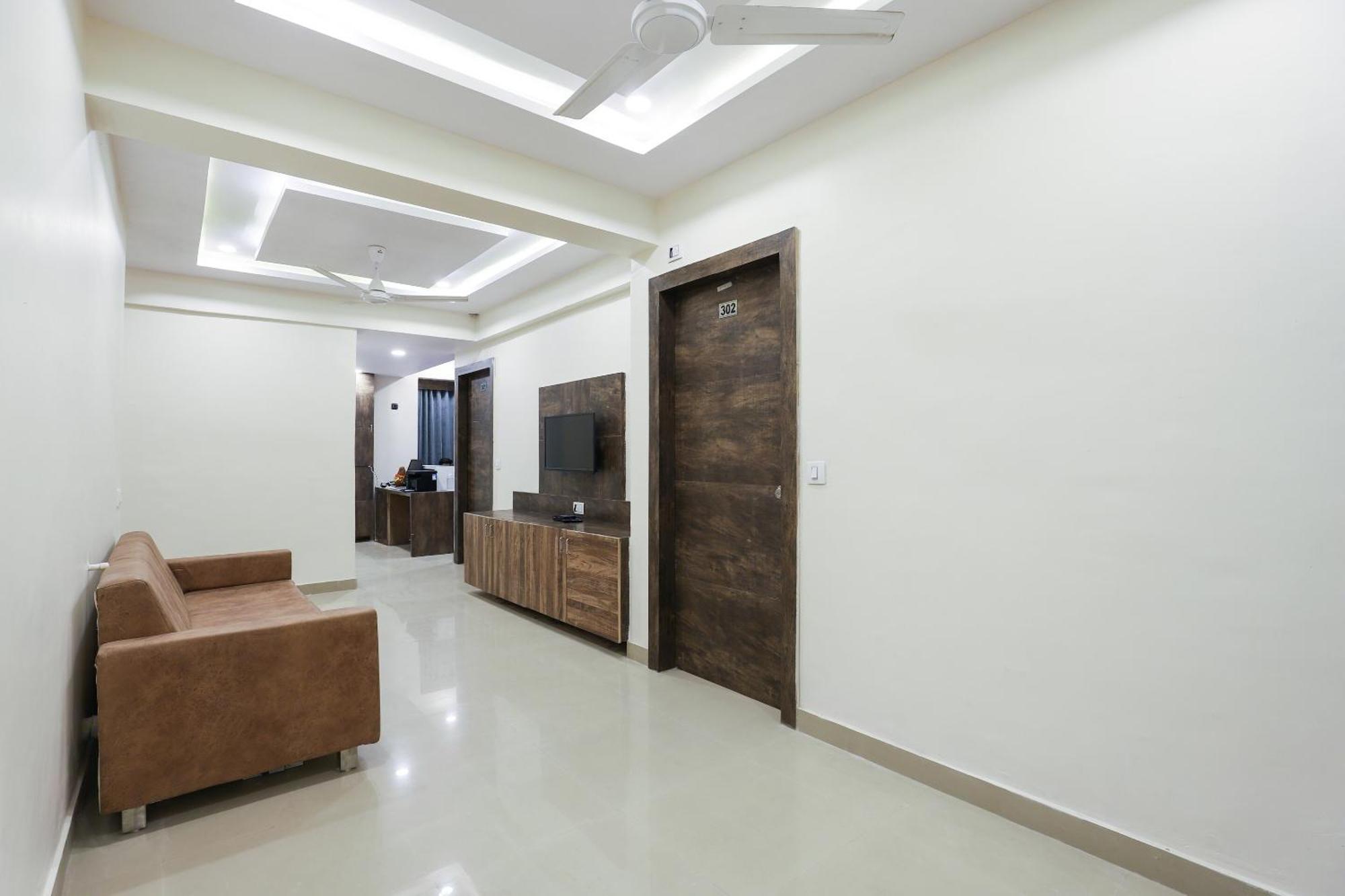 Hotel O Dream Stay Sarkhej Экстерьер фото